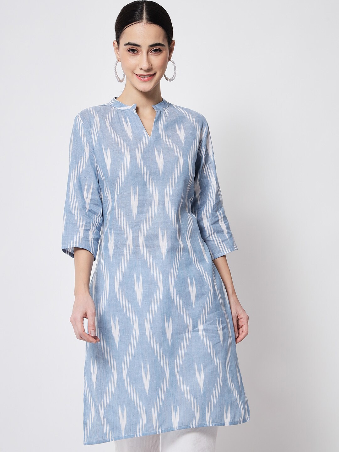 

Vastraa Fusion Mandarin Collar Geometric Printed Pure Cotton Kurta, Blue