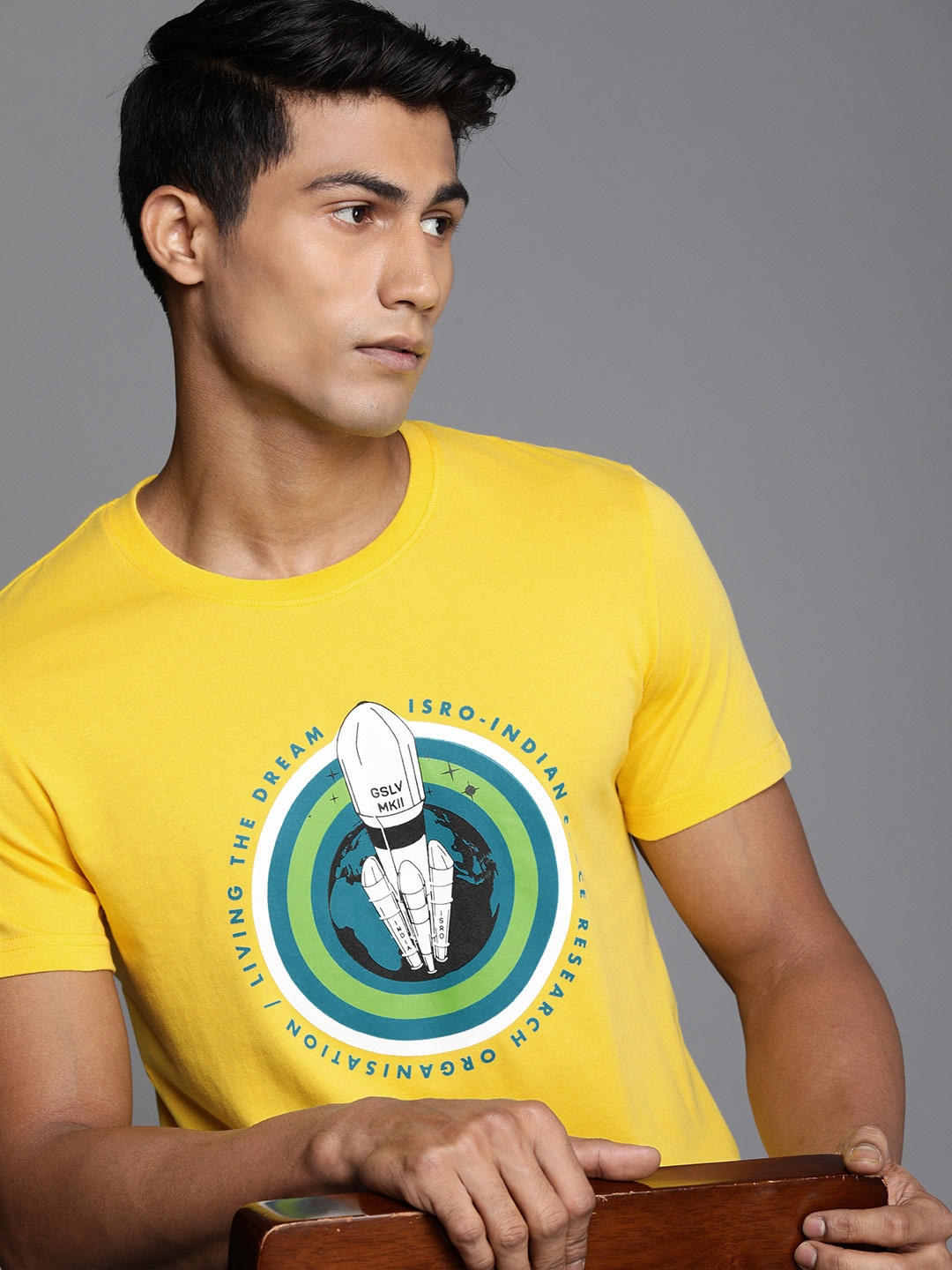 

WRONG X ISRO by A47 Men Yellow & Green Graphic Printed Pure Cotton T-shirt