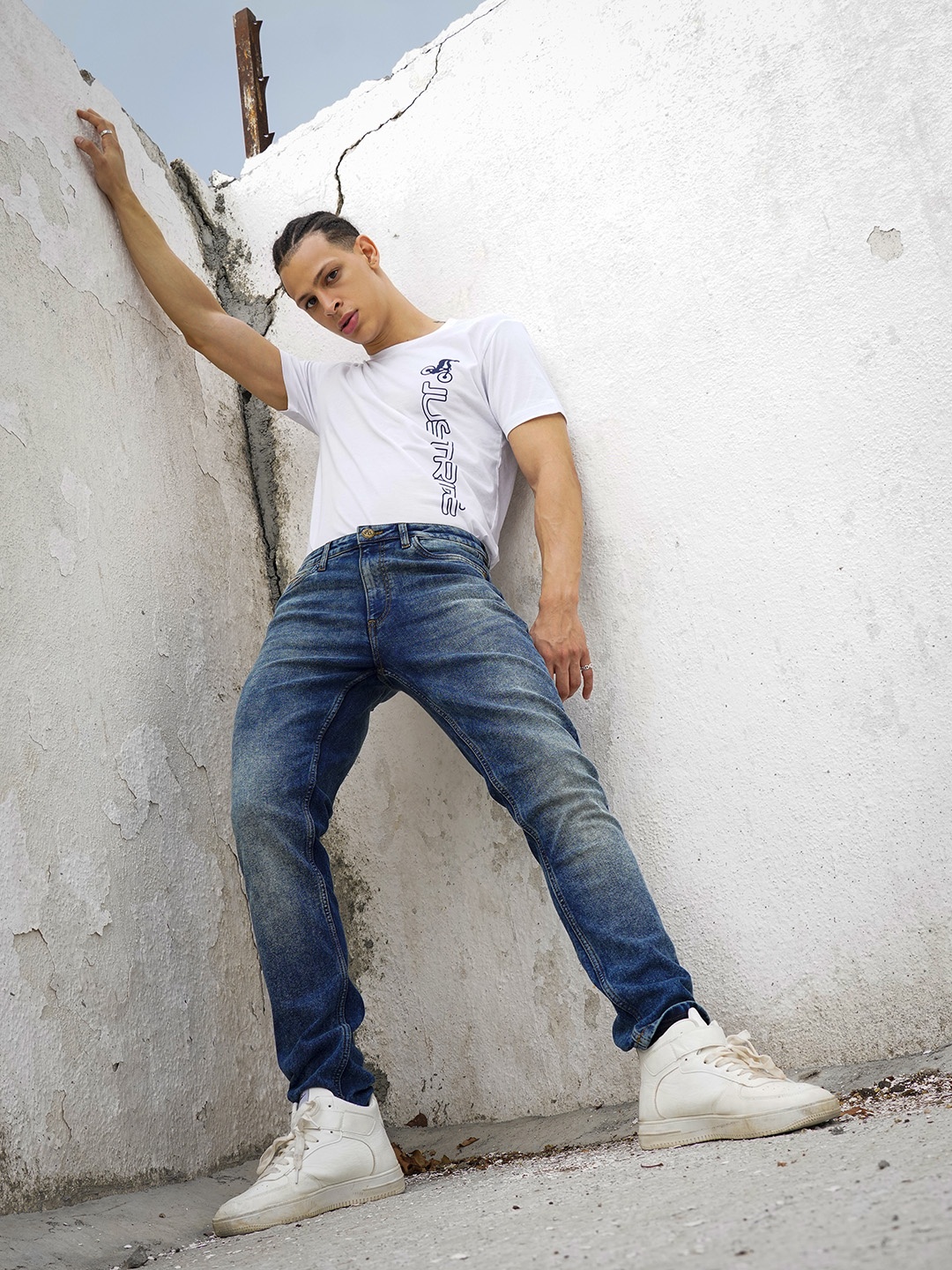 

The Indian Garage Co Men Slim Fit Light Fade Stretchable Jeans, Blue
