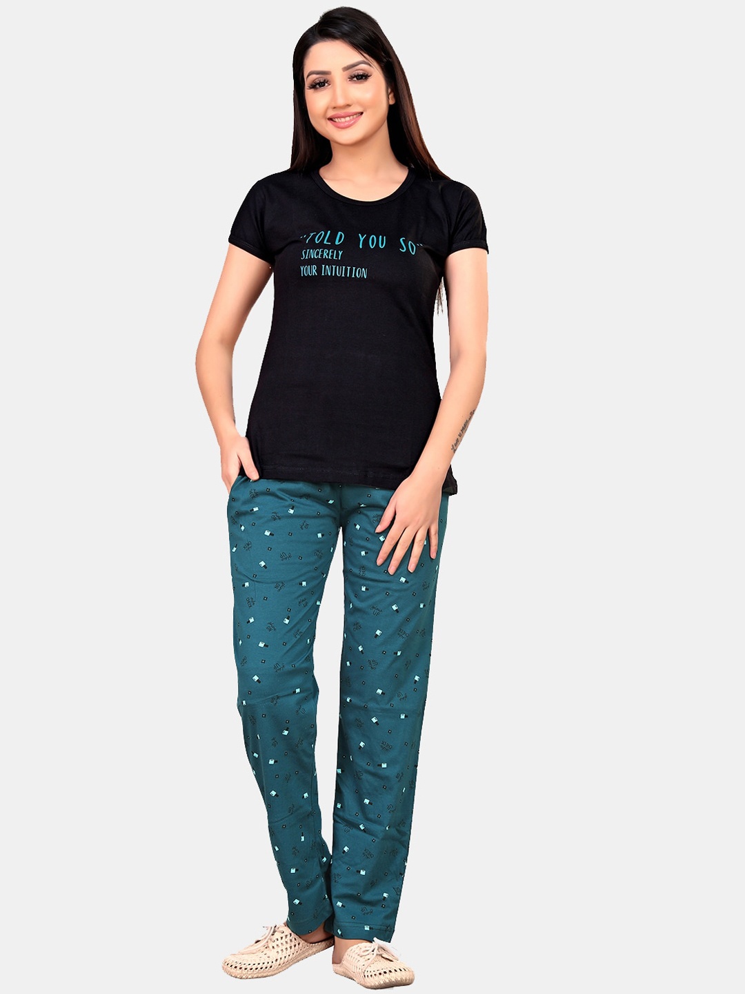 

SKMIE Women Green & Black Printed Pure Cotton Night Suit