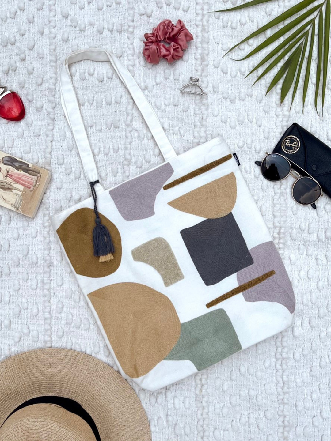 

MASQ White Oversized Printed Tote Bag with Tasselled