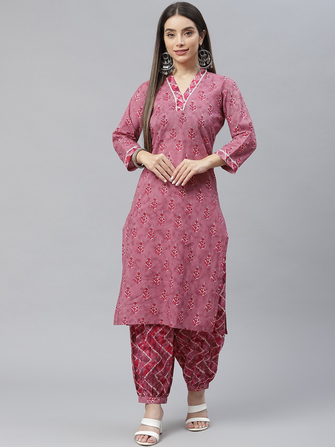 

Indibelle V-Neck Floral Printed Cotton Kurta, Magenta