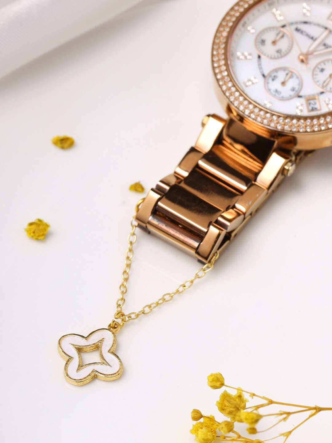

Mitali Jain Gold-Toned Clove Watch Chain Charm
