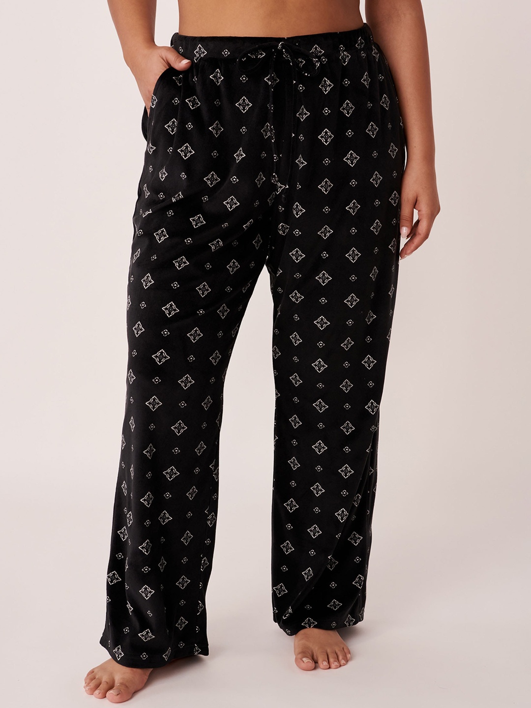 

La Vie en Rose Women Black & Orange Printed Night suit