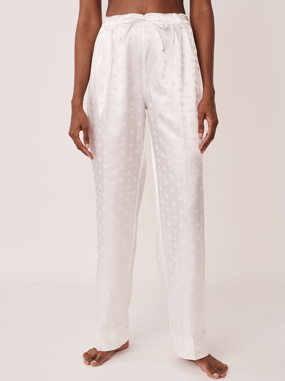 

La Vie en Rose Women White Printed Night suit