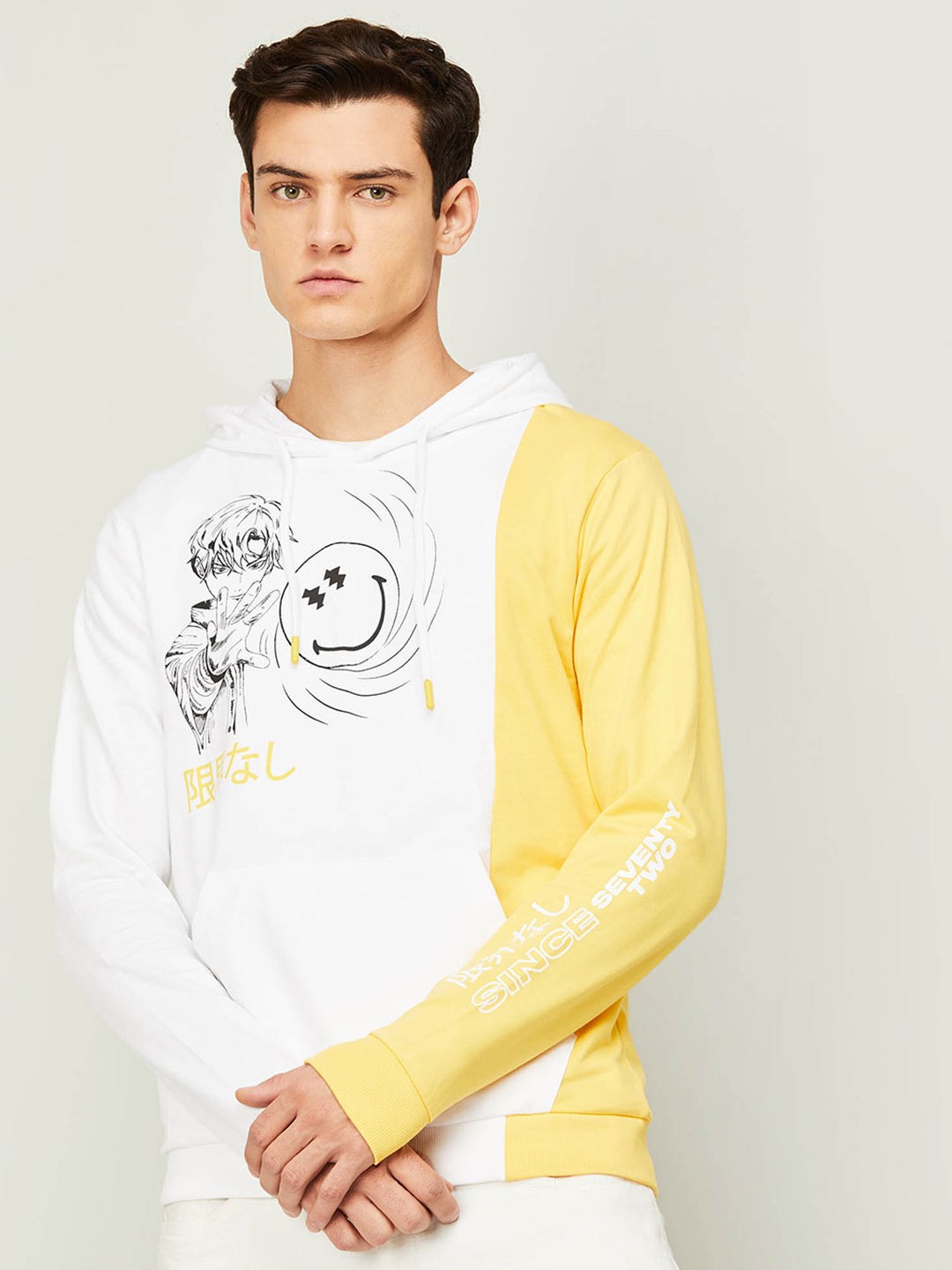

SmileyWorld Men Yellow & White Printed Hooded Cotton Sweatshirt