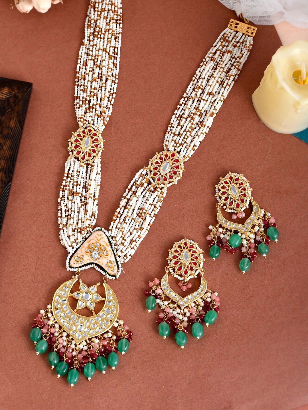 

DASTOOR Gold-Plated & White Kundan-Studded & Beaded Jewellery Set