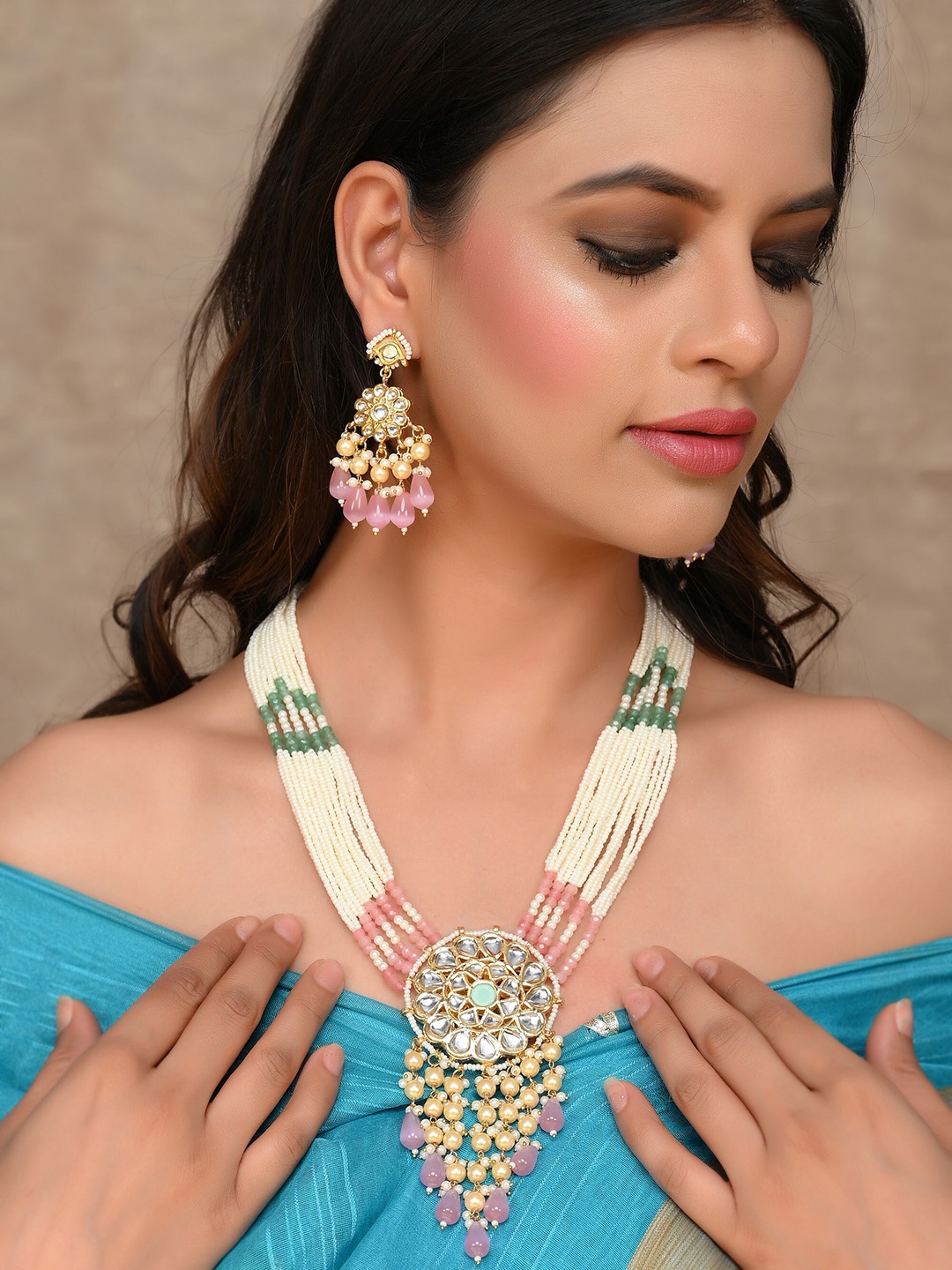 

DASTOOR Women White & Pink Gold-Plated Kundan-Studded Jewellery Set