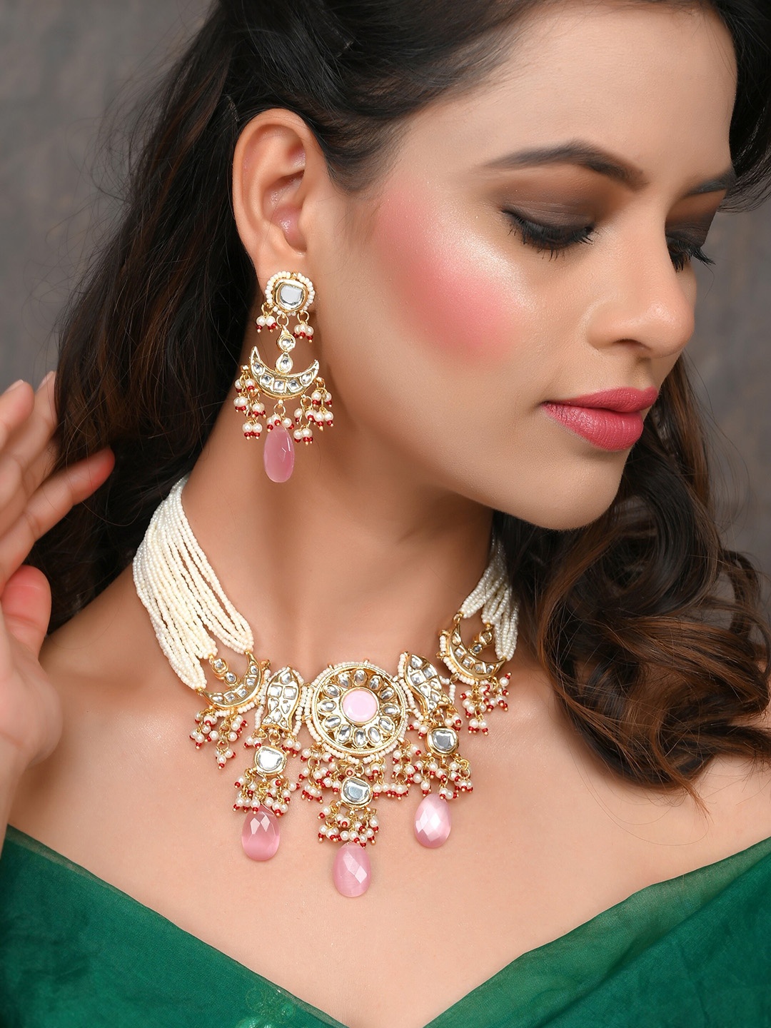 

DASTOOR Women White & Pink Gold-Plated Kundan Studded Necklace and Earrings