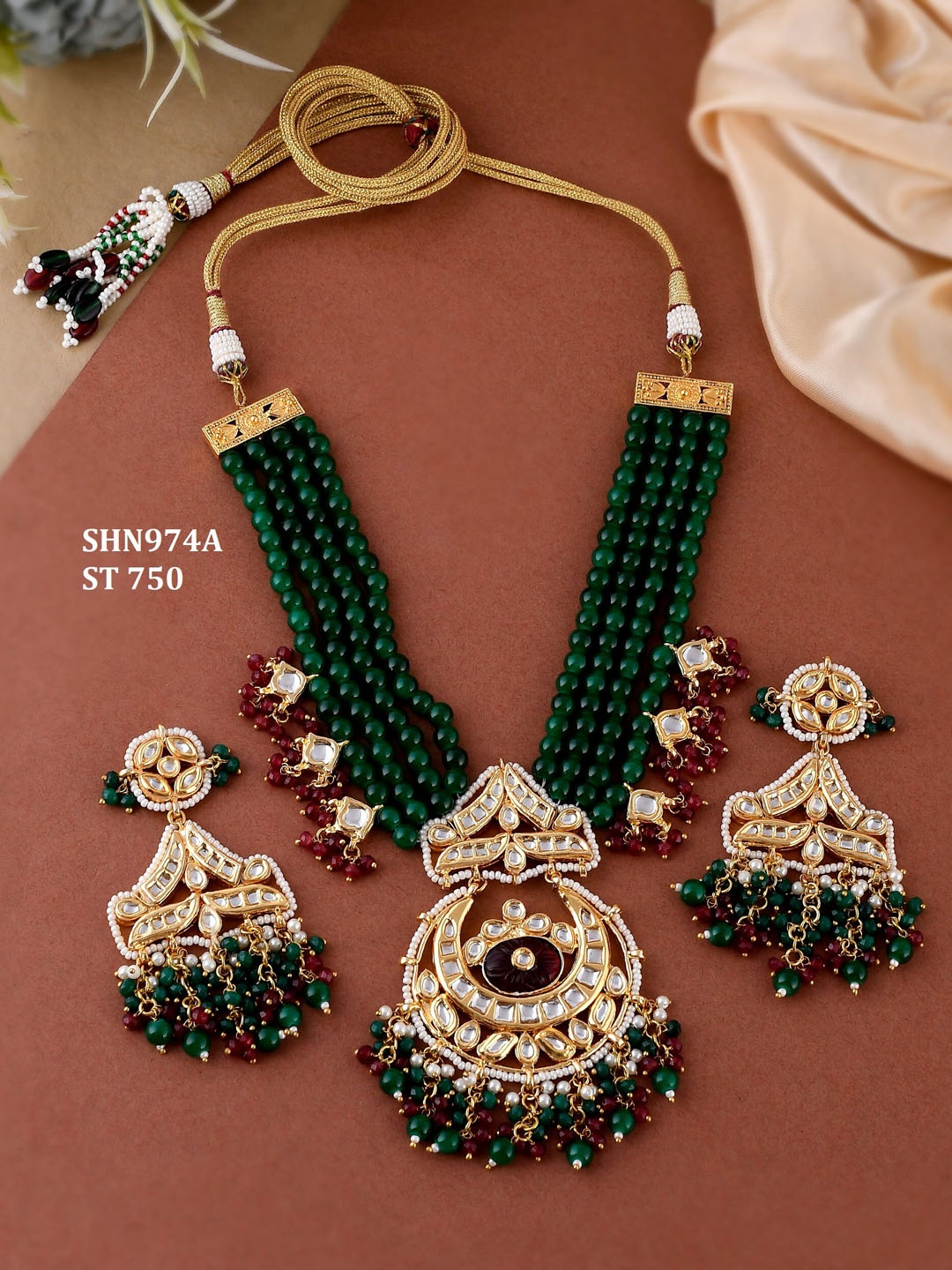 

DASTOOR Women Green & Red Gold-Plated Kundan-Studded Necklace and Earrings