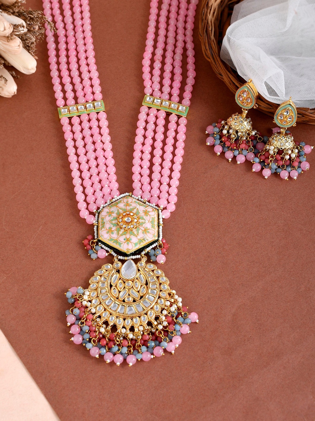 

DASTOOR Women Pink & Grey Gold-Plated Kundan Studded & Beaded Jewellery Set