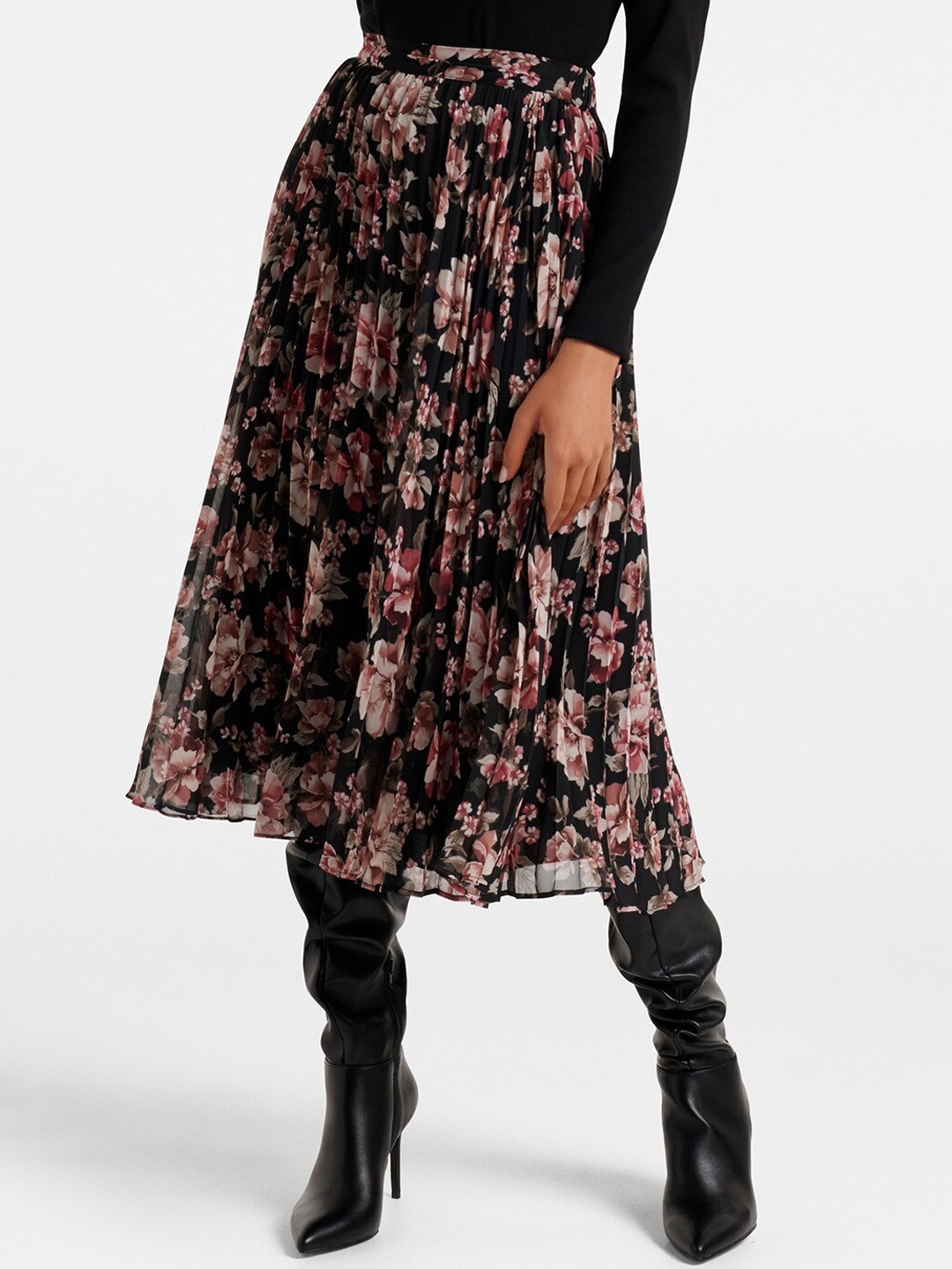 

Forever New Women Black & Pink Floral Printed Flared Pleated Midi Skirt