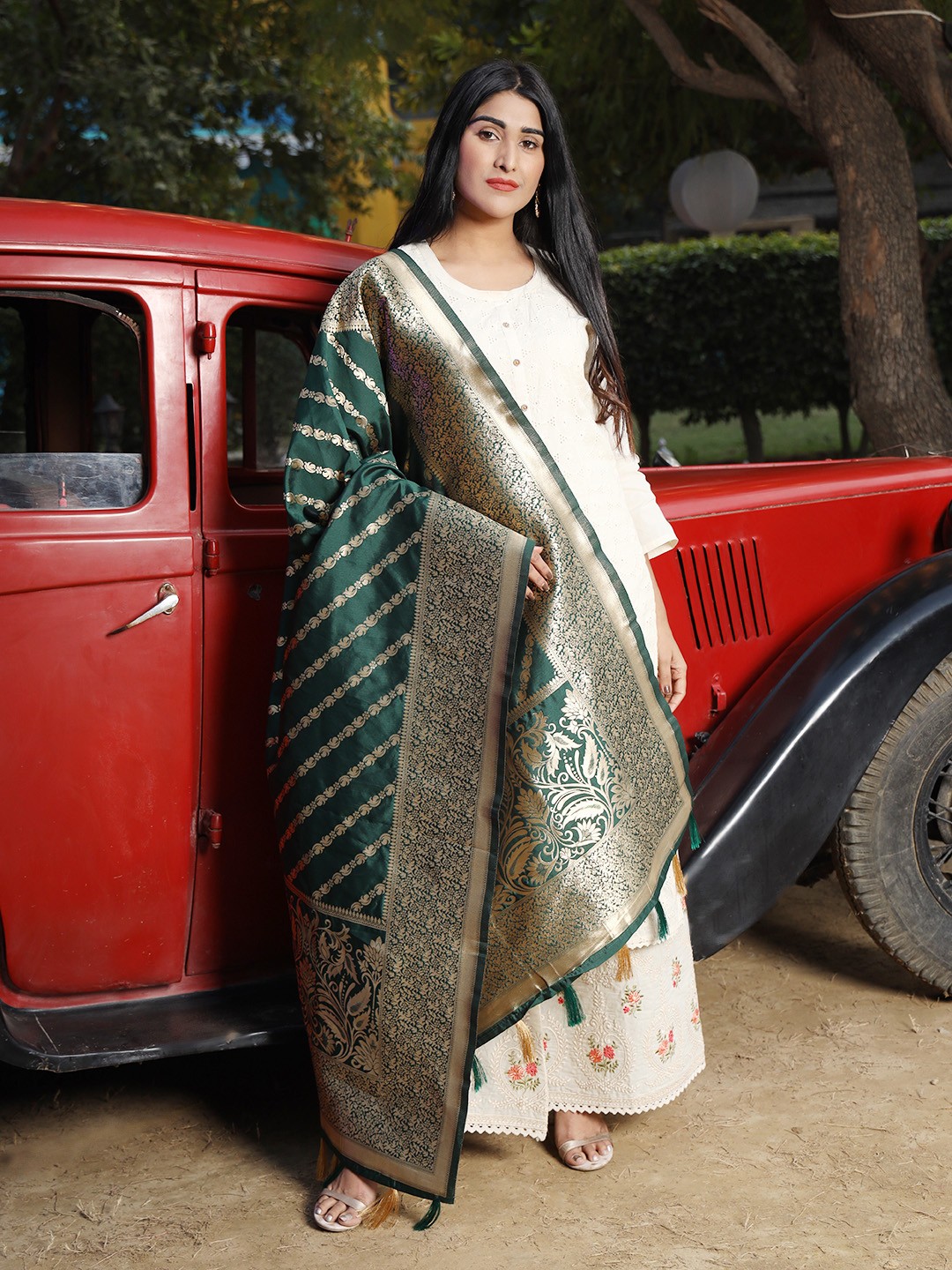 

Silk Land Green & Gold-Toned Woven Design Art Silk Dupatta with Zari