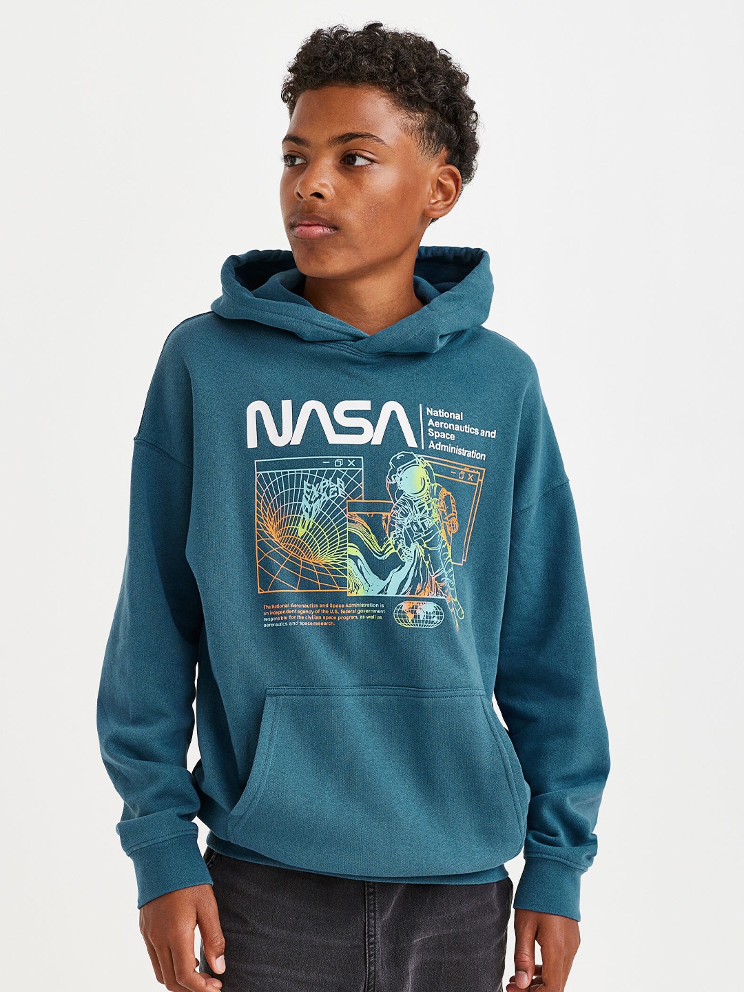 

H&M Boys Blue Printed Hoodie