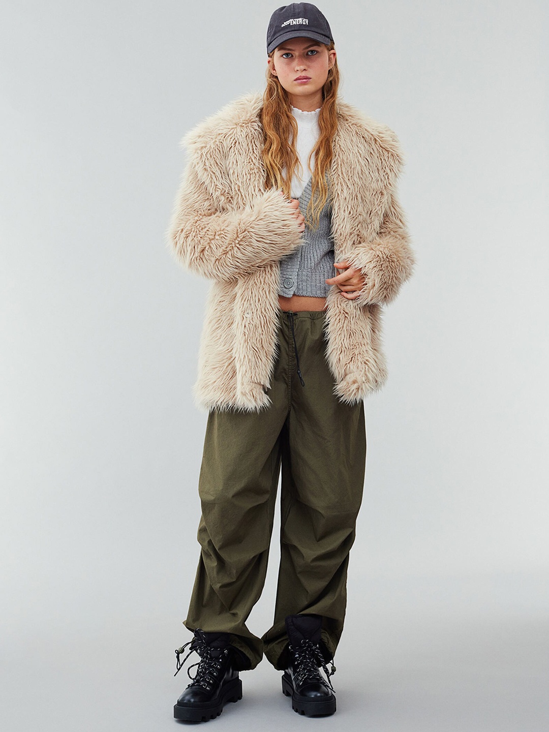 

H&M Woman Beige Fluffy Jacket