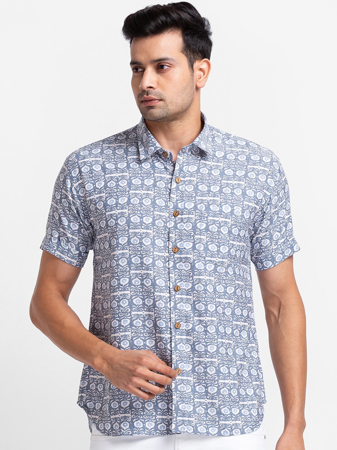

SARVAMOHAN Men Blue Original Printed Casual Shirt