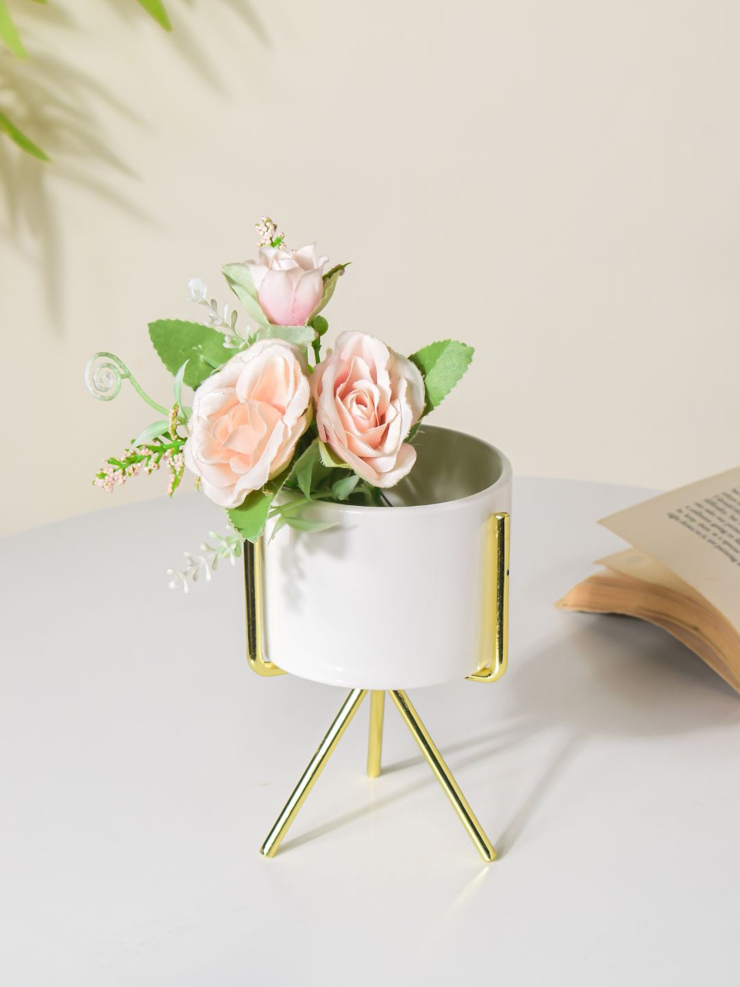 

Nestasia White & Gold-Toned Solid Ceramic Planter With Stand