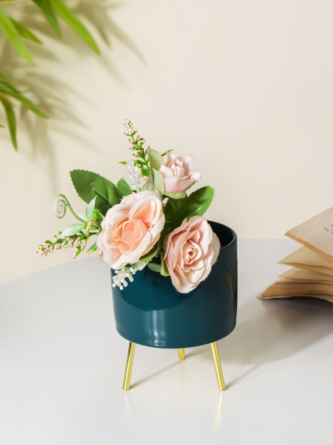 

Nestasia Green Solid Ceramic Planter With Stand
