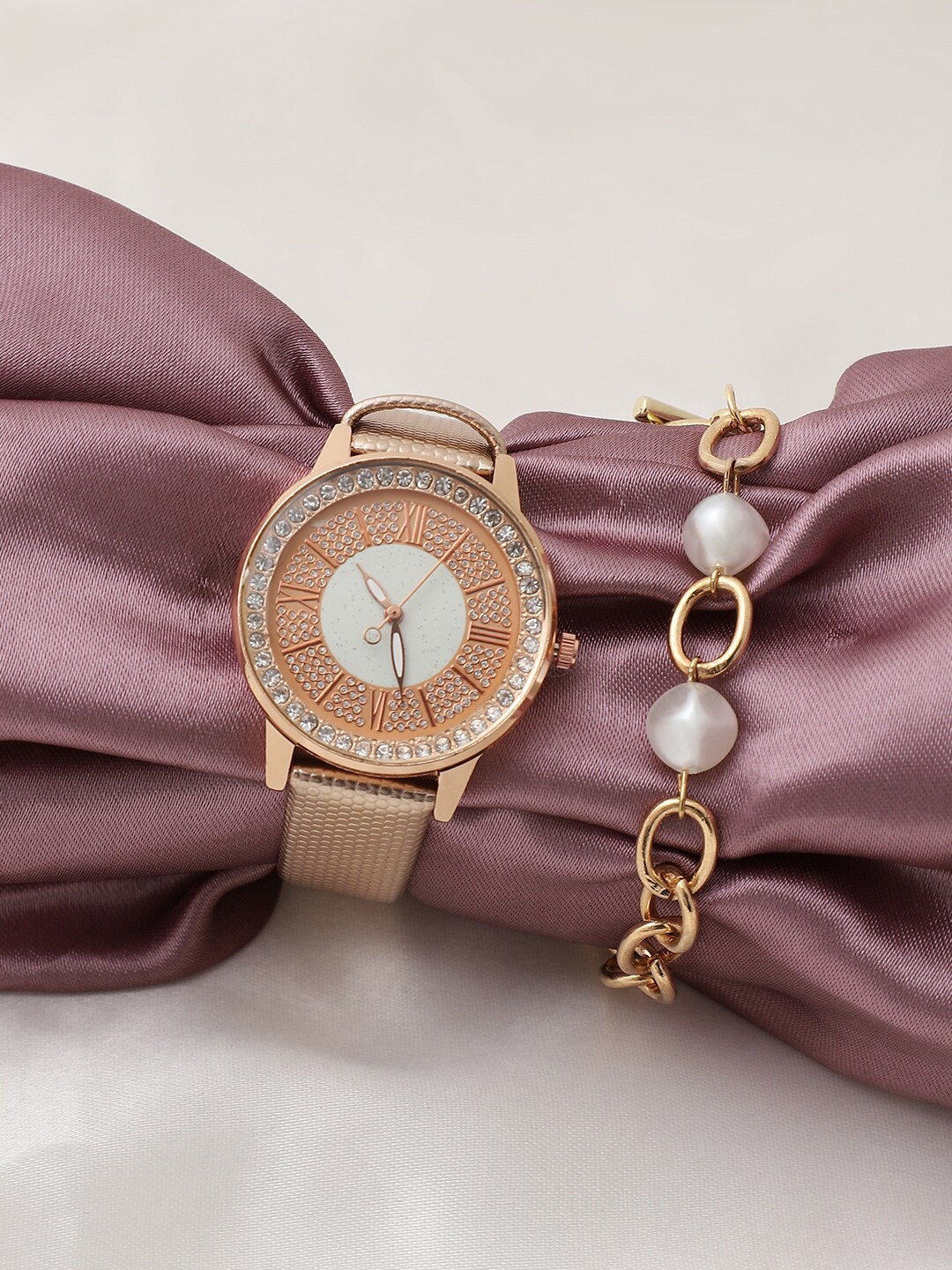 

HAUTE SAUCE by Campus Sutra Women Gold & White Watch Gift Set- AW22_HSWB5018-Multi