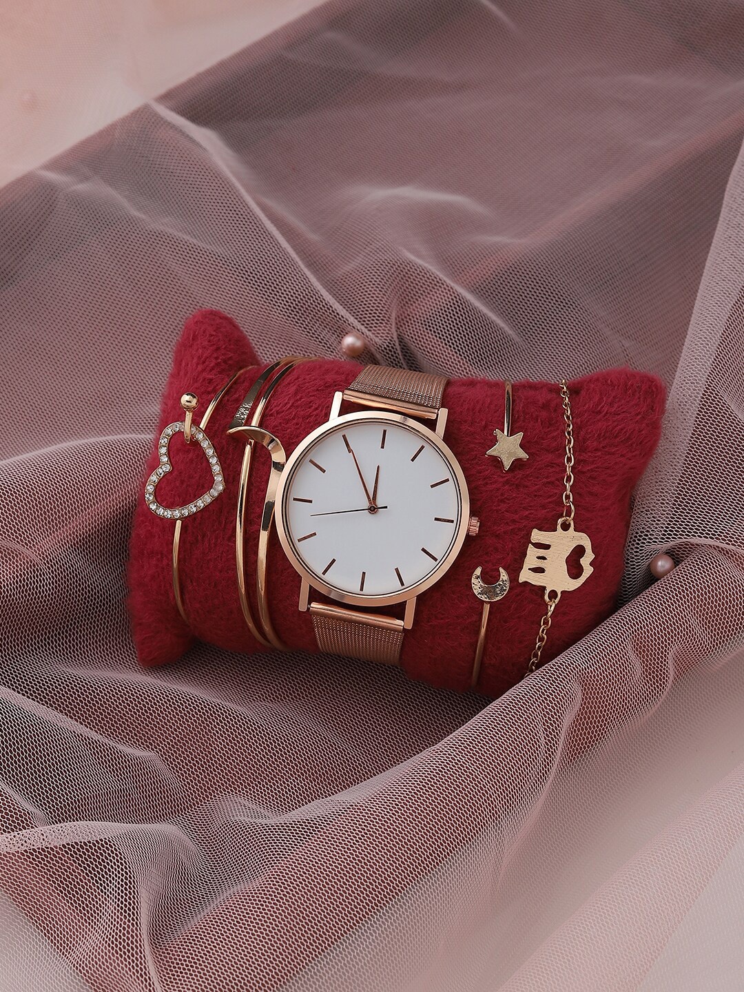 

HAUTE SAUCE by Campus Sutra Women Gold Watch & Bracelet Gift Set AW22_HSWB5042-