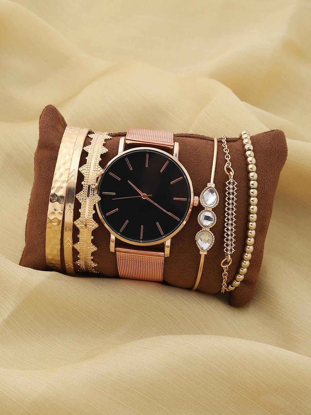 

HAUTE SAUCE by Campus Sutra Women Gold-Toned Solid Watch Gift Set AW22_HSWB5001