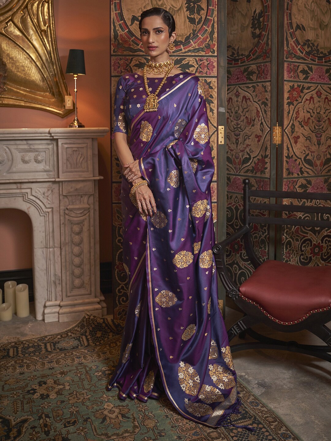 

Mitera Purple & Brown Floral Zari Silk Blend Banarasi Saree