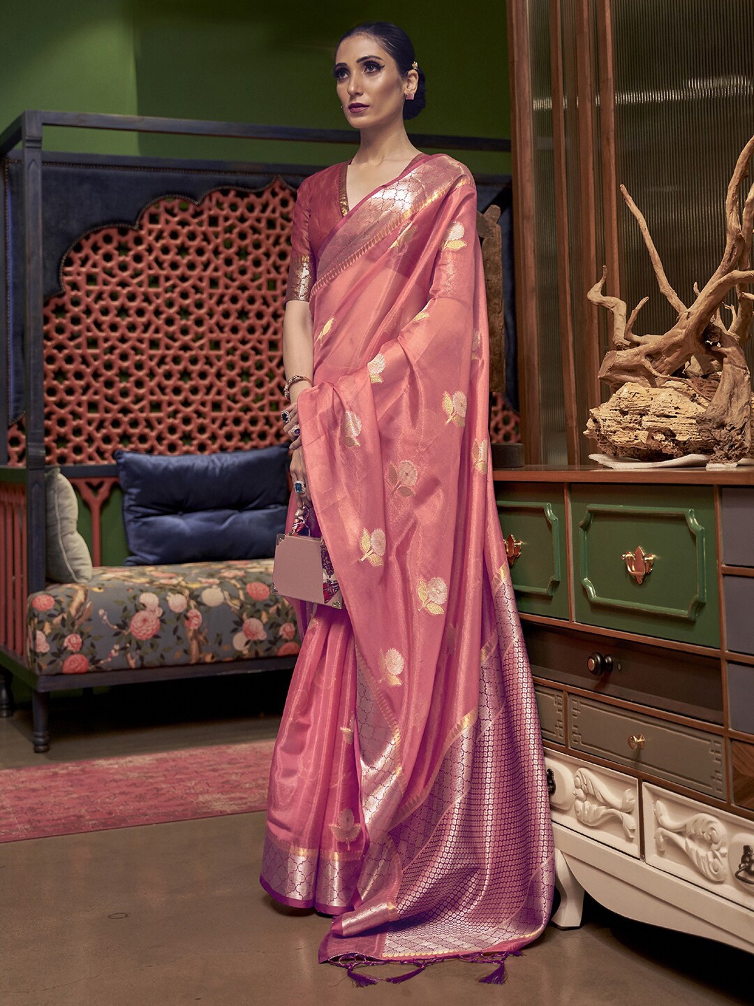 

Mitera Pink & Gold-Toned Floral Zari Organza Bagh Saree
