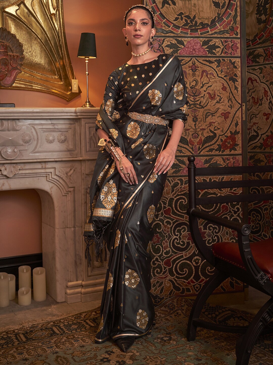 

Mitera Black & Gold-Toned Ethnic Motifs Zari Silk Blend Banarasi Saree