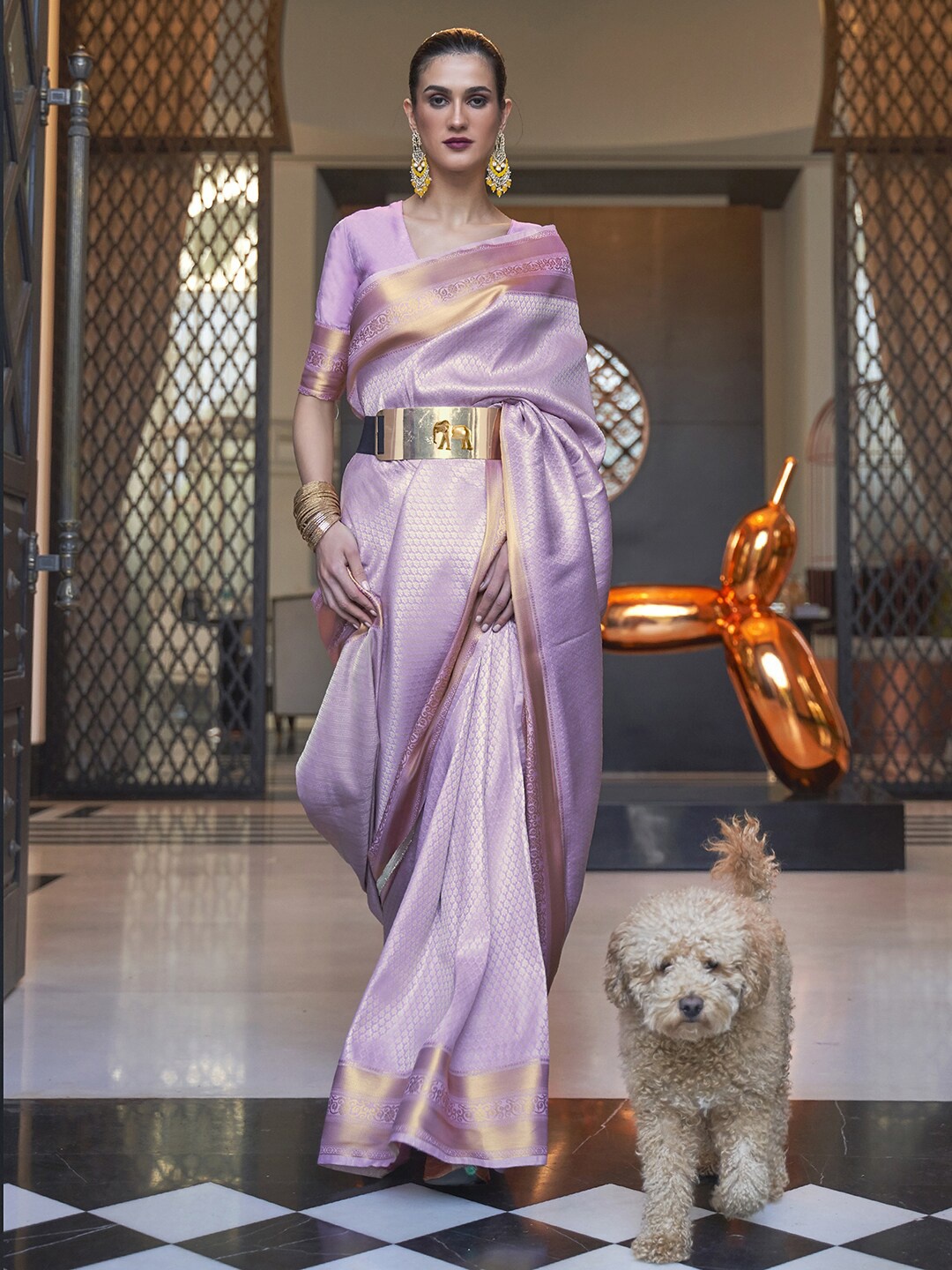 

Mitera Lavender & Gold-Toned Floral Zari Silk Blend Banarasi Saree