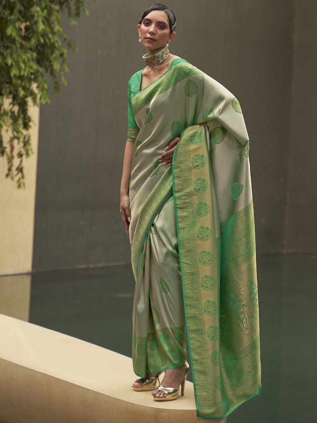 

Mitera Grey & Gold-Toned Ethnic Motifs Zari Banarasi Saree