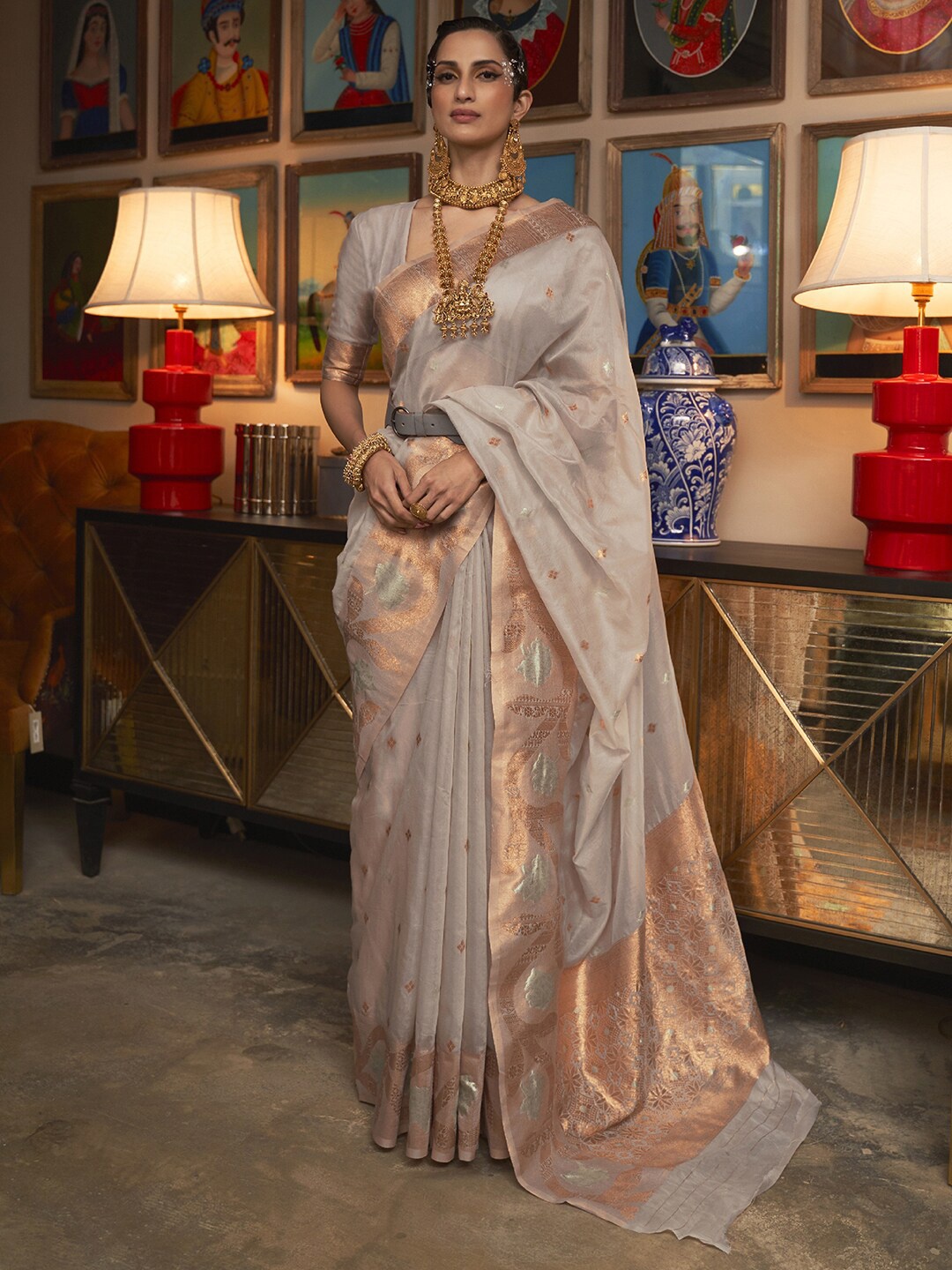 

Mitera Cream-Coloured & Gold-Toned Ethnic Motifs Zari Silk Blend Banarasi Saree