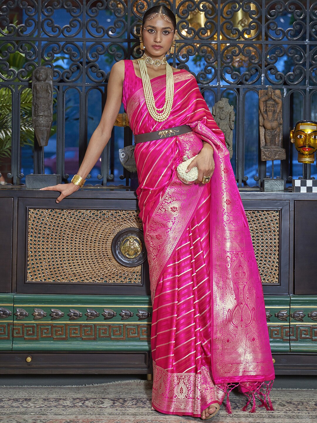 

Mitera Pink & Gold-Toned Leheriya Zari Silk Blend Leheriya Saree