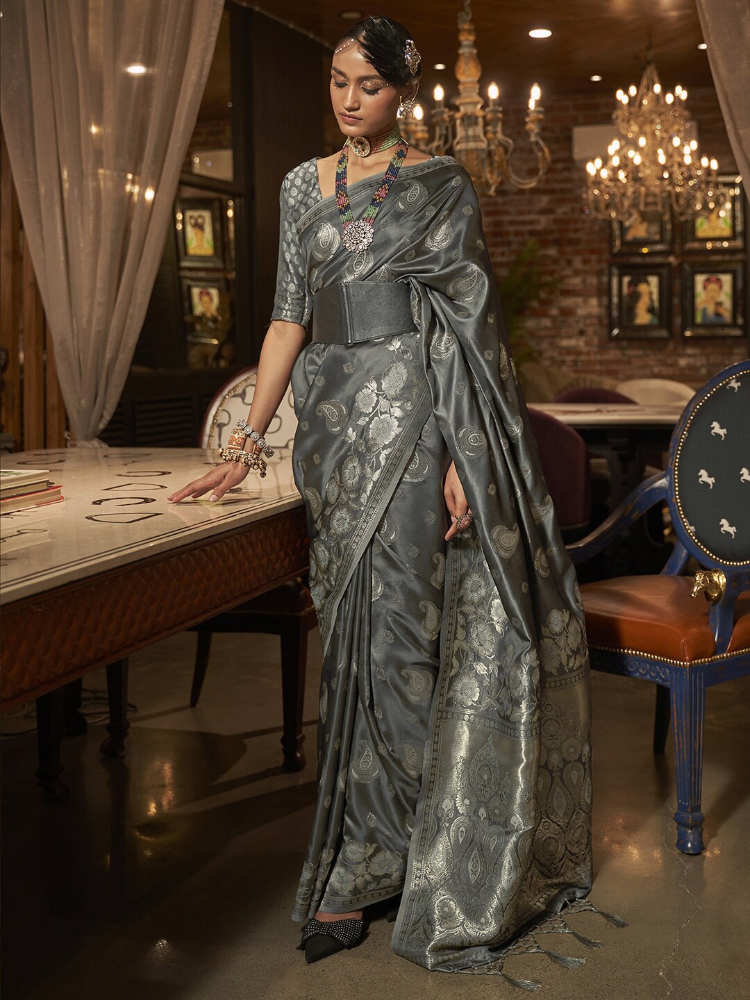 

Mitera Grey & Gold-Toned Paisley Zari Silk Blend Banarasi Saree
