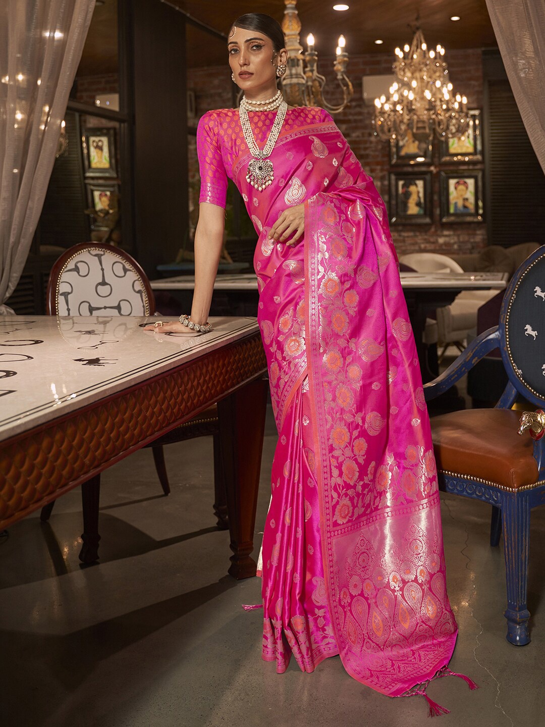 

Mitera Pink & Gold-Toned Paisley Zari Silk Blend Banarasi Saree