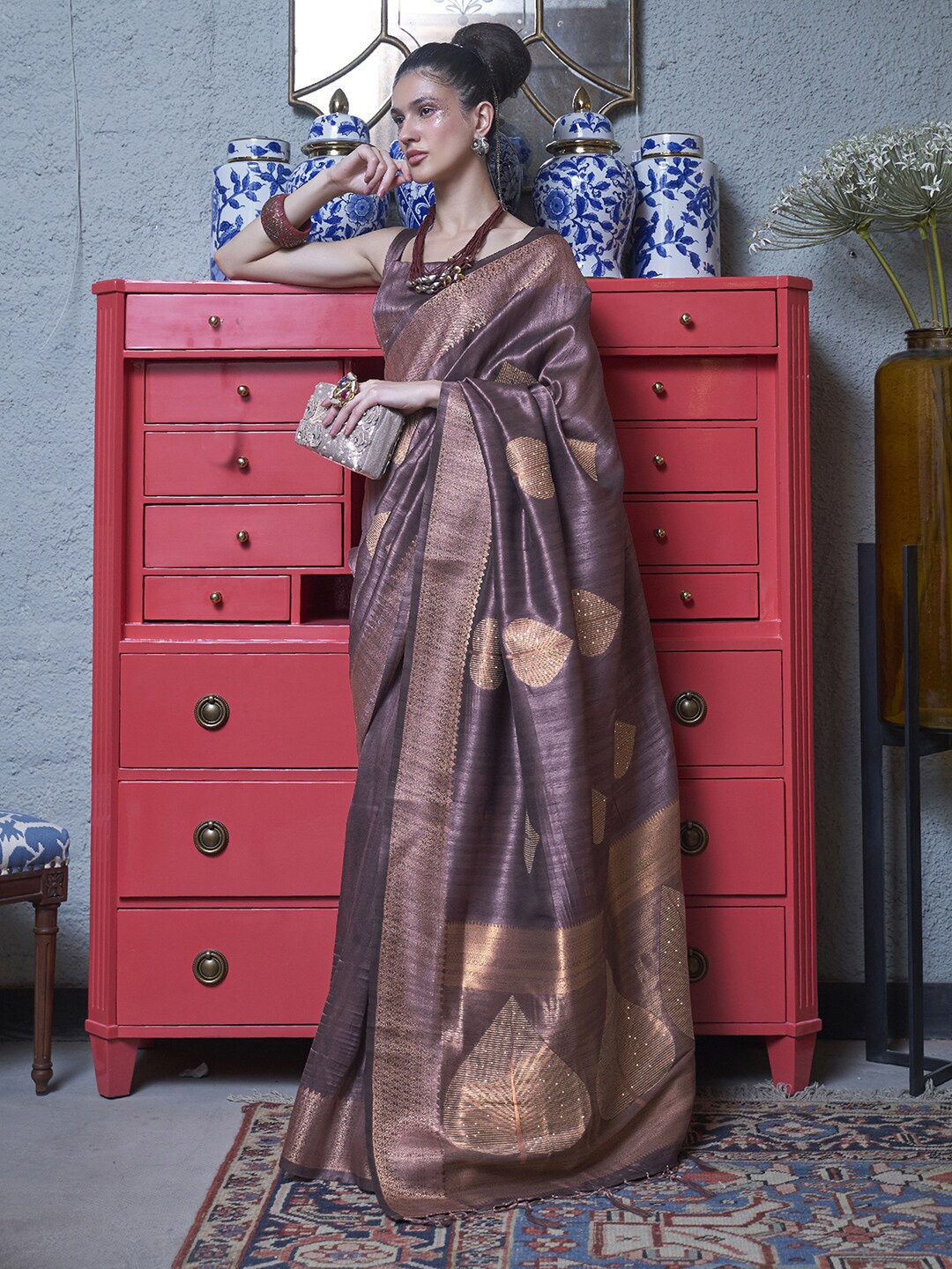 

Mitera Mauve & Gold-Toned Woven Design Zari Silk Blend Banarasi Saree