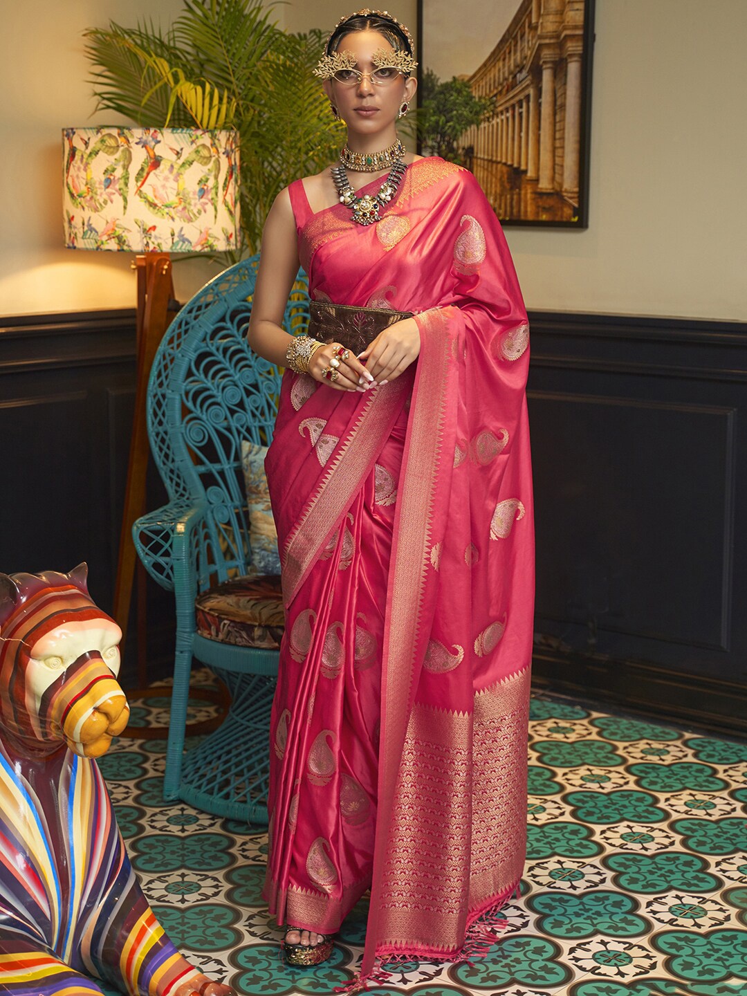 

Mitera Pink & Gold-Toned Paisley Zari Silk Blend Bagru Saree