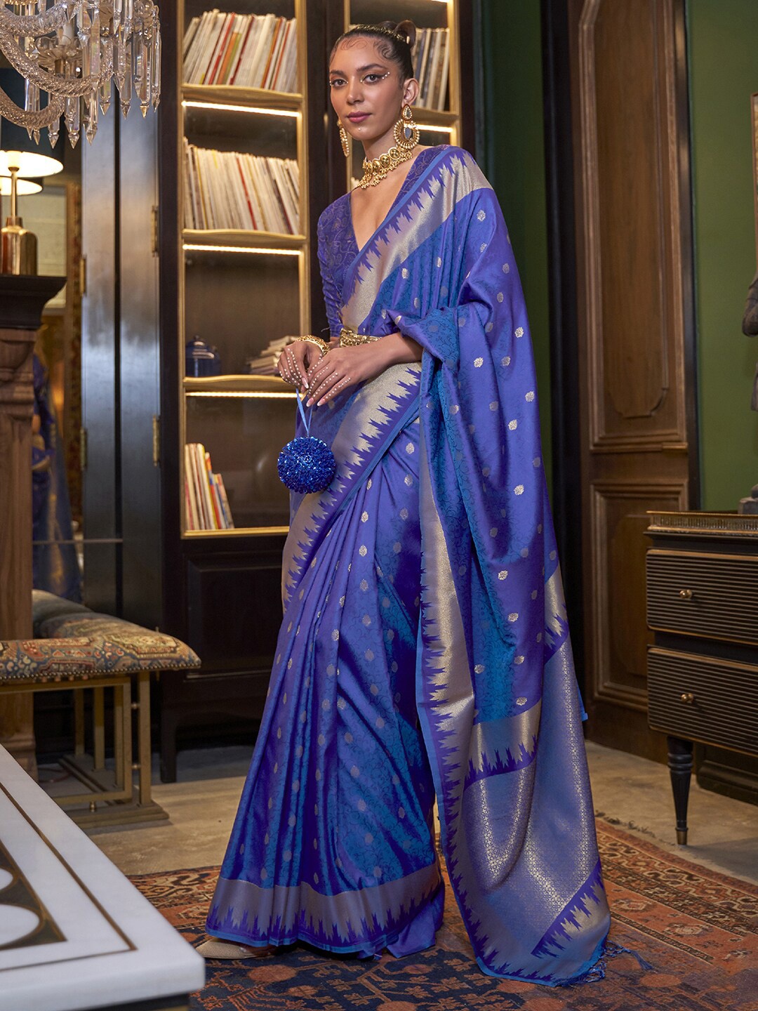 

Mitera Navy Blue & Gold-Toned Ethnic Motifs Zari Silk Blend Kanjeevaram Saree