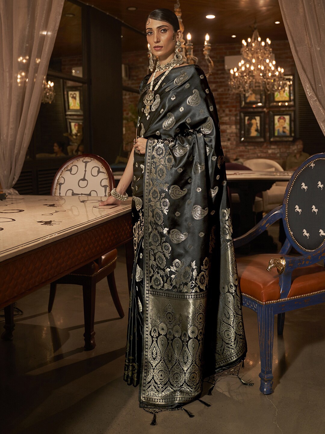 

Mitera Black & Gold-Toned Paisley Zari Silk Blend Banarasi Saree