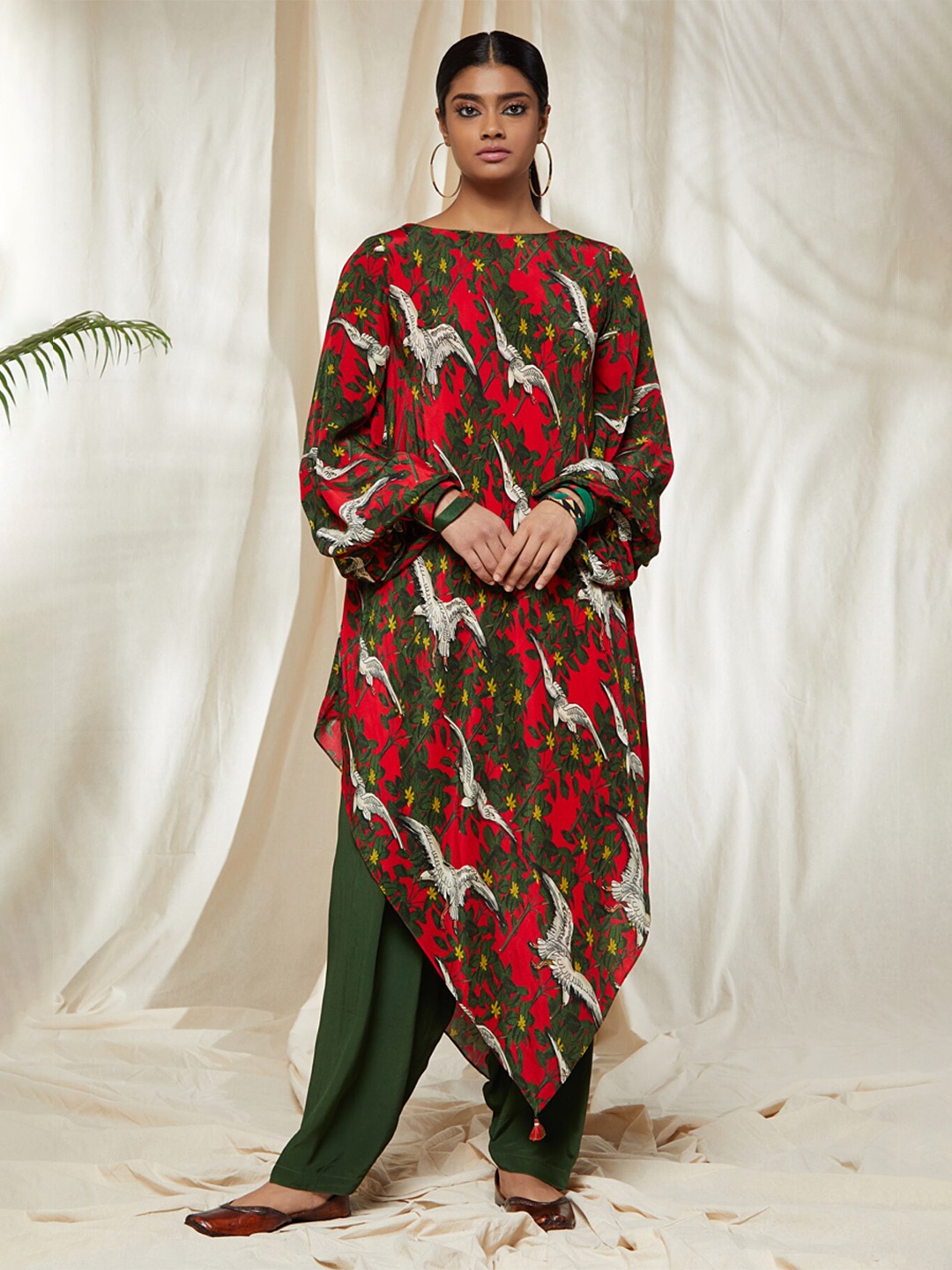 

Masaba Women Red & Green Abstract Printed Tunic with Palazzo Co-Ords Set