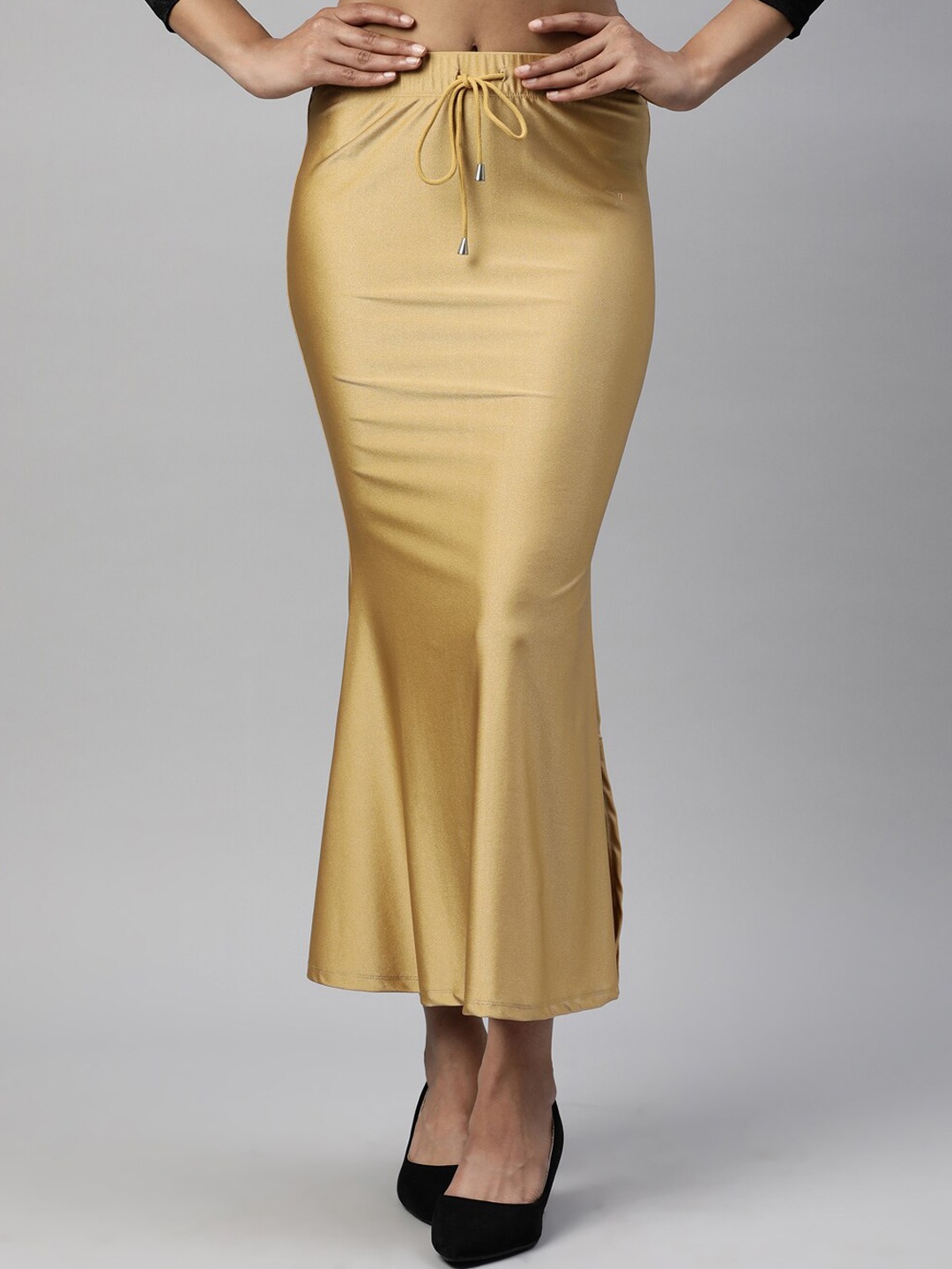 

TWIN BIRDS Women Gold Solid High Rise Stretchable Shimmer Saree Shape Wear
