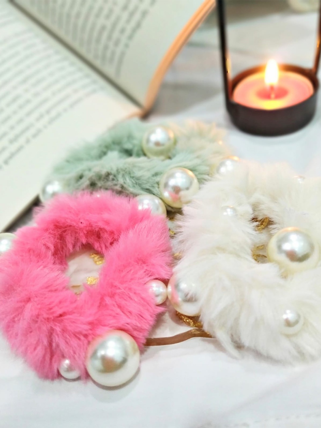 

FEMMIBELLA Women White & Pink Set of 3 Fur Ponytail Holders