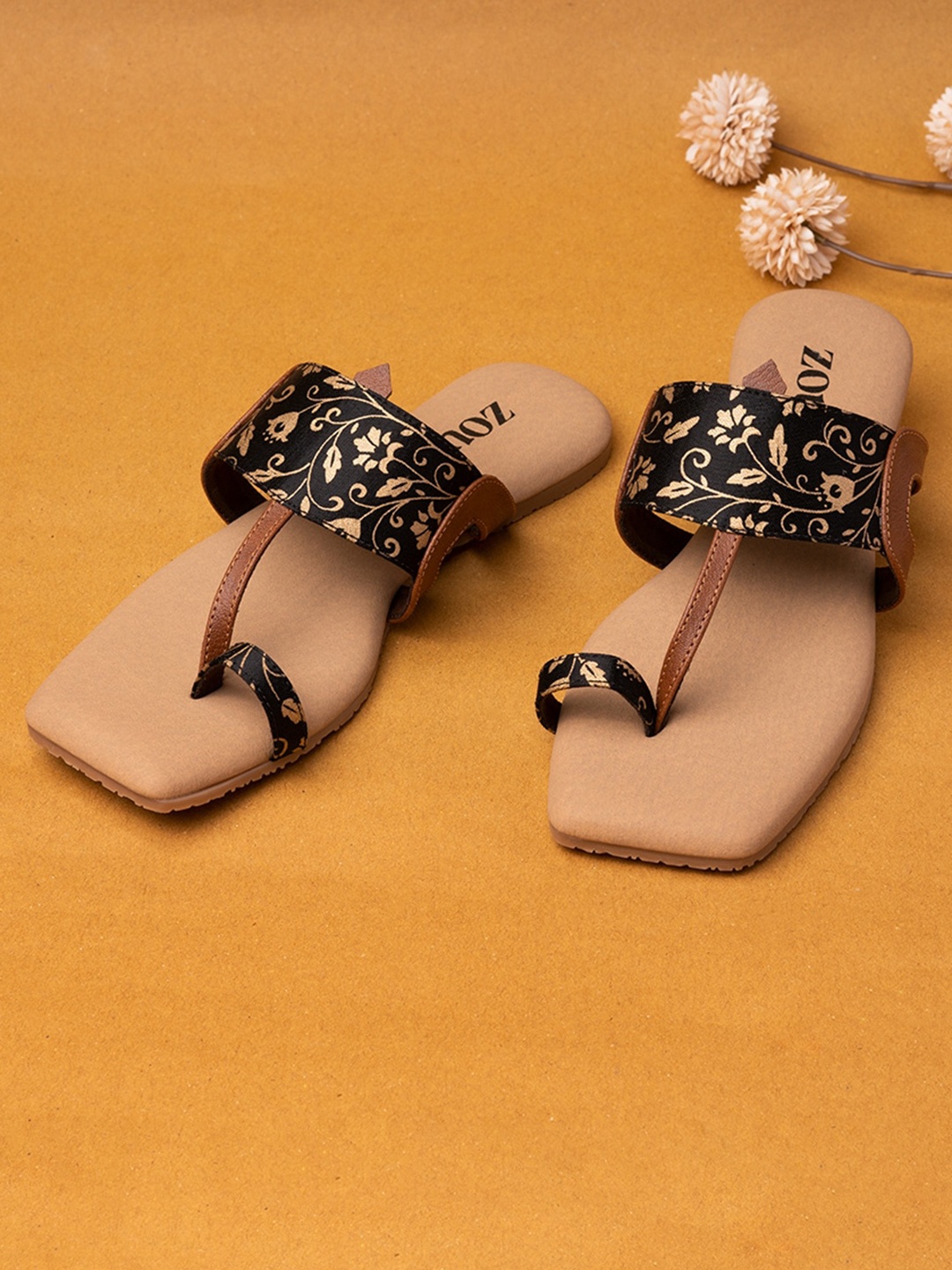 

ZOUK Women Black & Gold Toned Floral Printed One Toe Kolhapuri Flats
