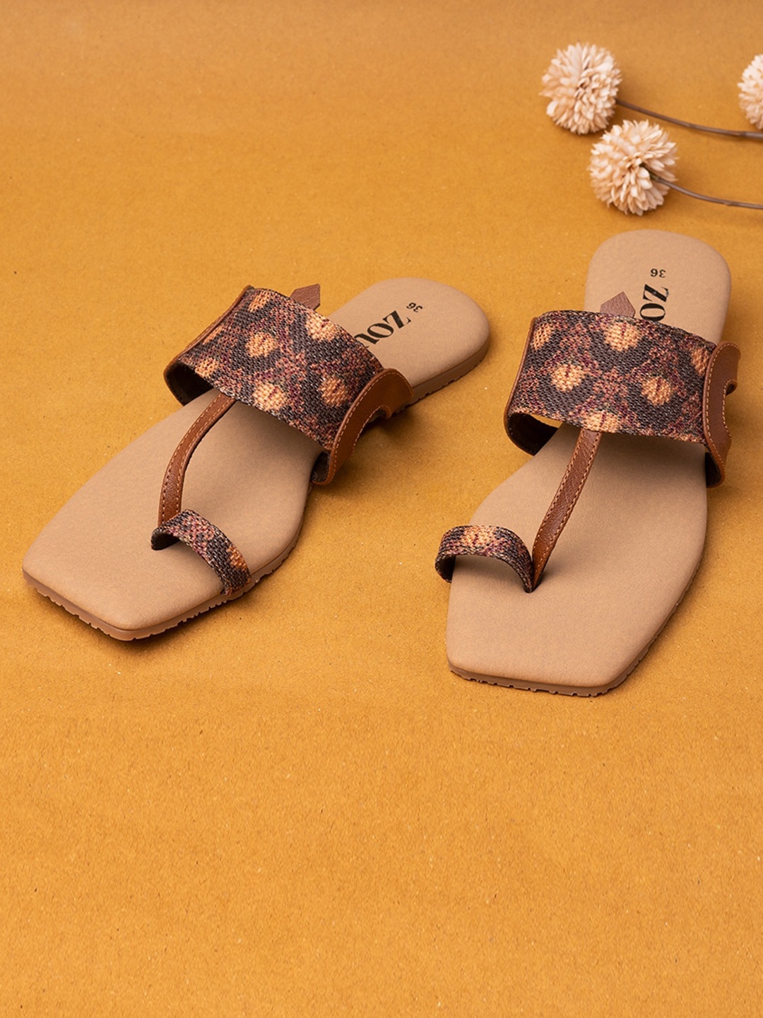 

ZOUK Women Brown & Cream Printed One Toe Kolhapuri Flats