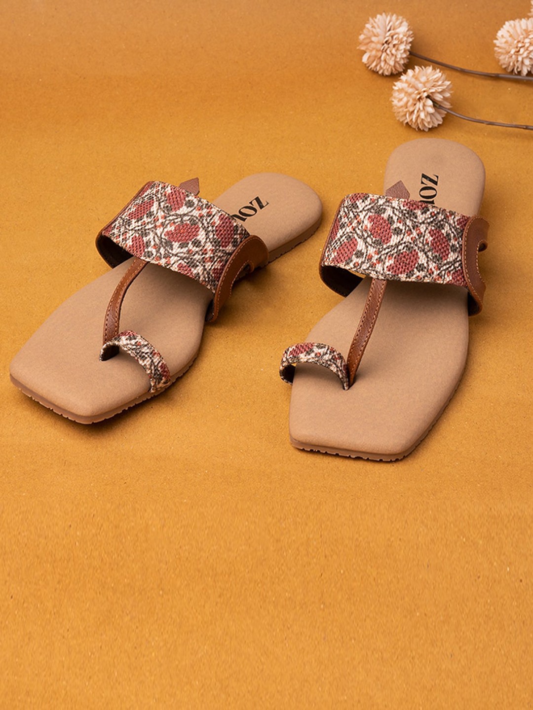 

ZOUK Women White & Red Floral Printed One Toe Kolhapuri Flats