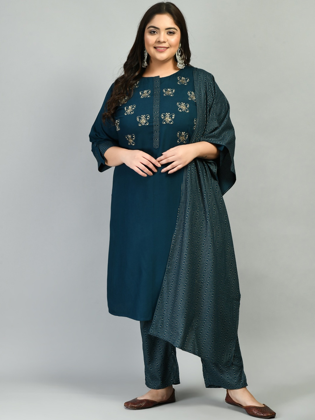 

PrettyPlus by Desinoor com Women Teal Ethnic Motifs Yoke Design Beads and Stones Kurta with Trousers & With