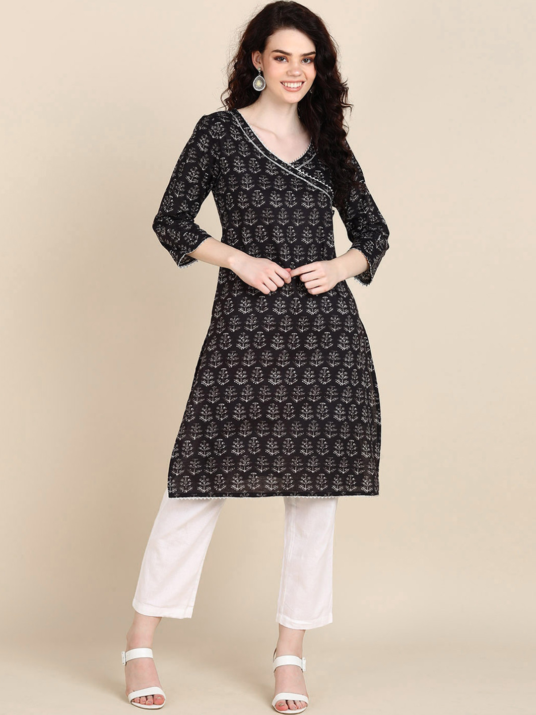 

Sangria Women Black Embellished Gotta Patti Kurta