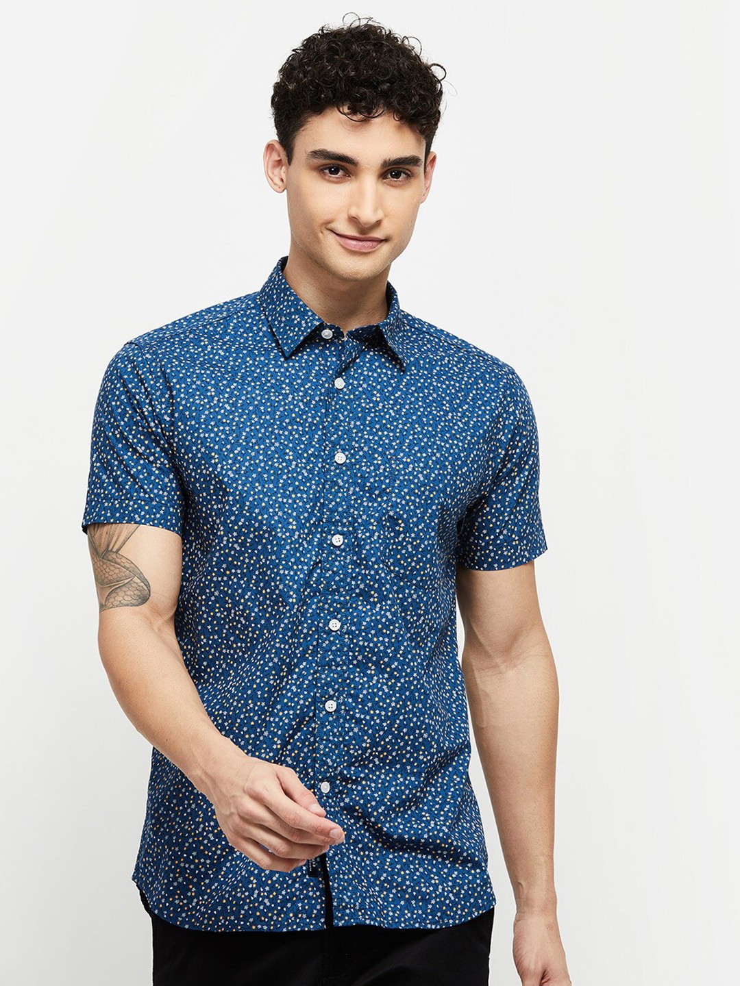 

max Men Blue Classic Floral Printed Casual Shirt