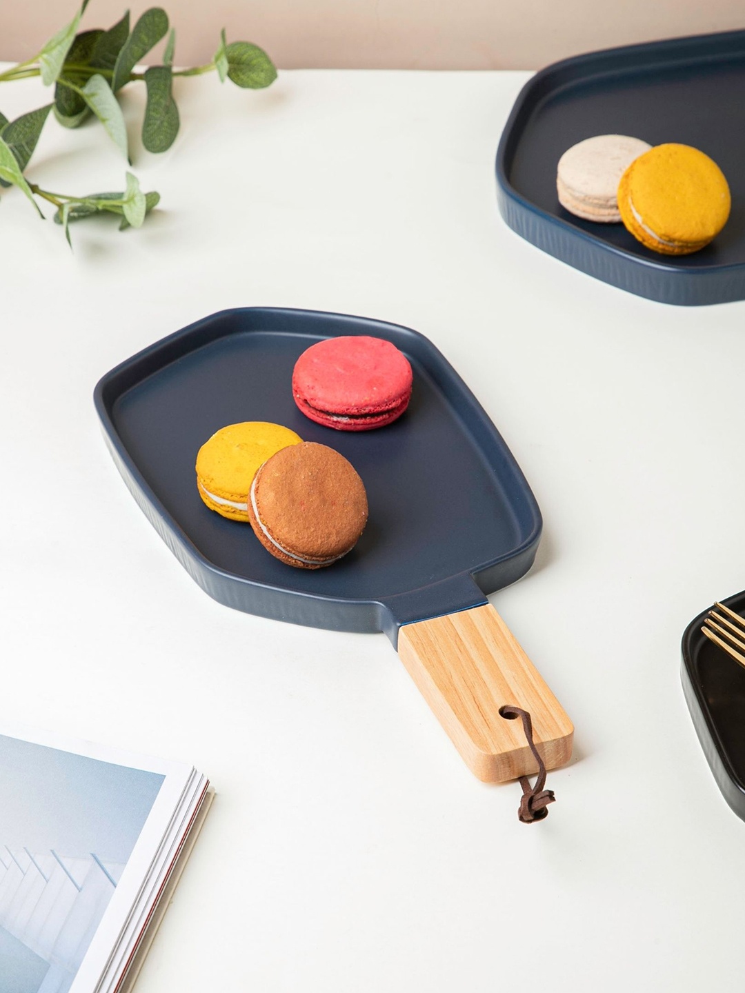 

Nestasia Blue Hexa Ceramic Plate With Wooden Handle