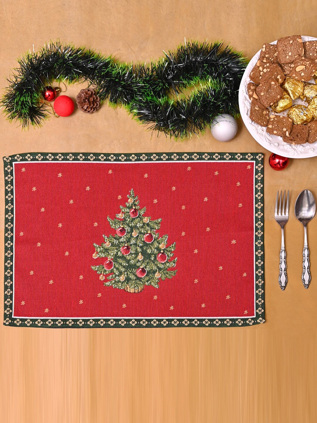 

AVI Living Set of 4 Xmas Tree Table Runners, Red