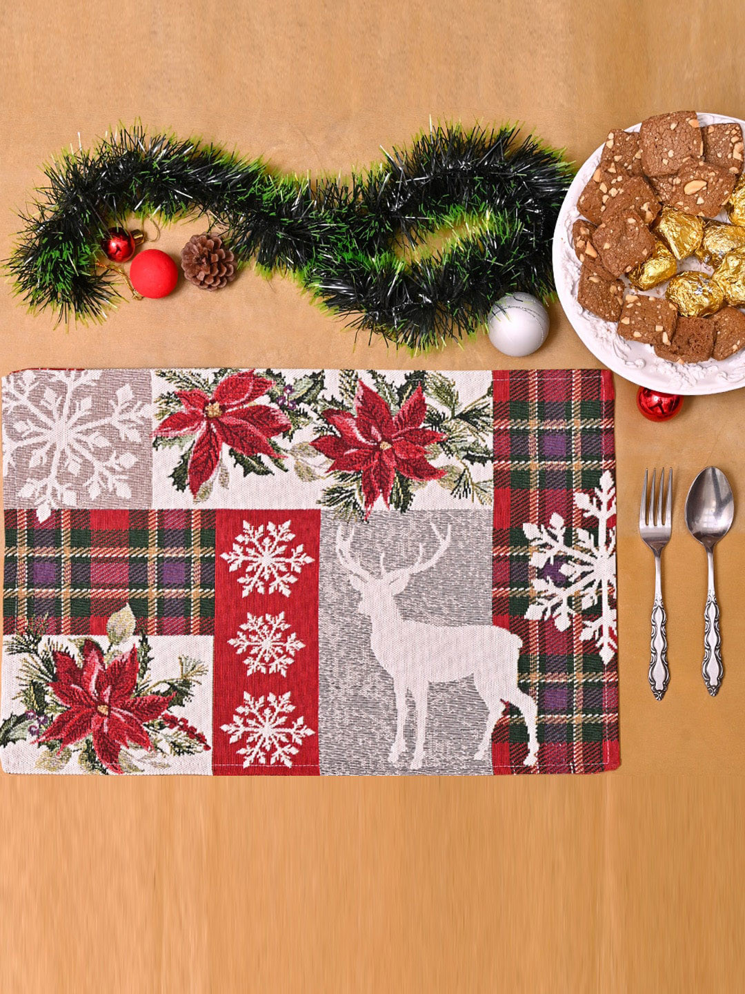

AVI Living Set of 4 Christmas Table Placements, White